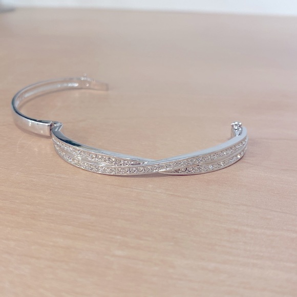 Swarovski criss cross bracelet - Picture 6 of 7